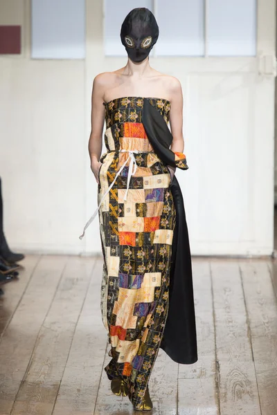 Look 18